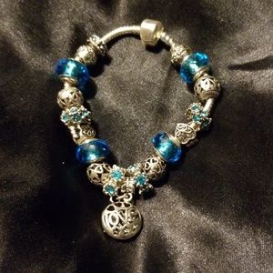 💙💙Beautiful Charm Bracelet